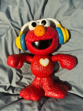 Sesame Street Red Elmo Figure with Yellow & Blue Headphones hasbro 2007